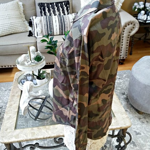 NEW FRANCESCA'S Sandra CAMO BUTTON UP SHIRT - Picture 6 of 6